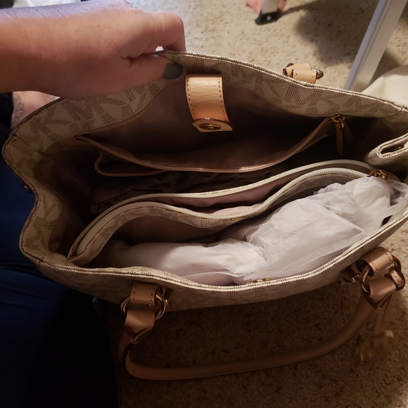 Tan Michael Kors - Picture 1 of 3